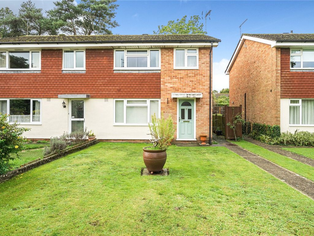 3 bed semidetached house for sale in Sandy Close, Petersfield