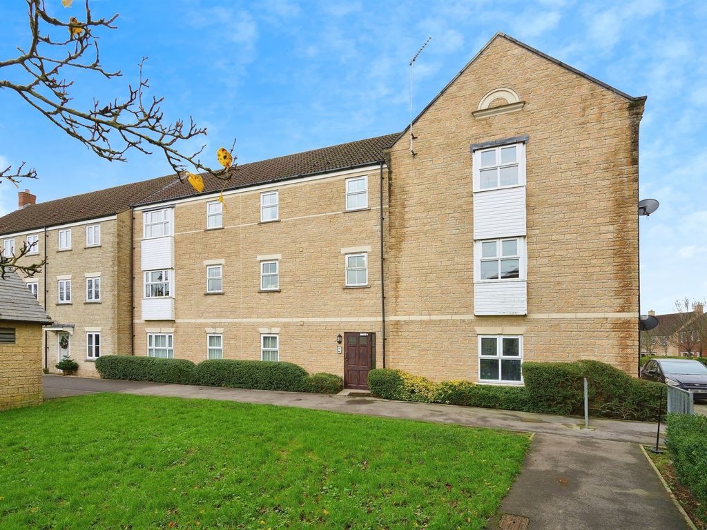 2 bed flat for sale in Grouse Road, Calne SN11, £150,000 Zoopla