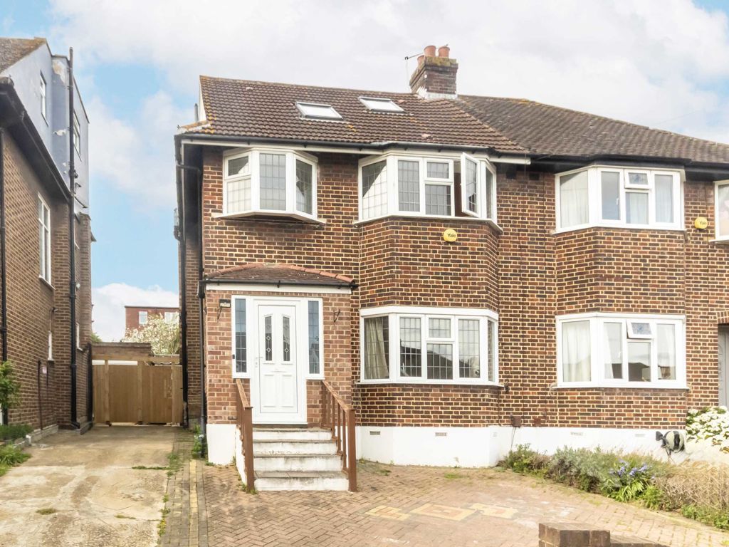 4 bed semidetached house to rent in Raeburn Avenue, Berrylands
