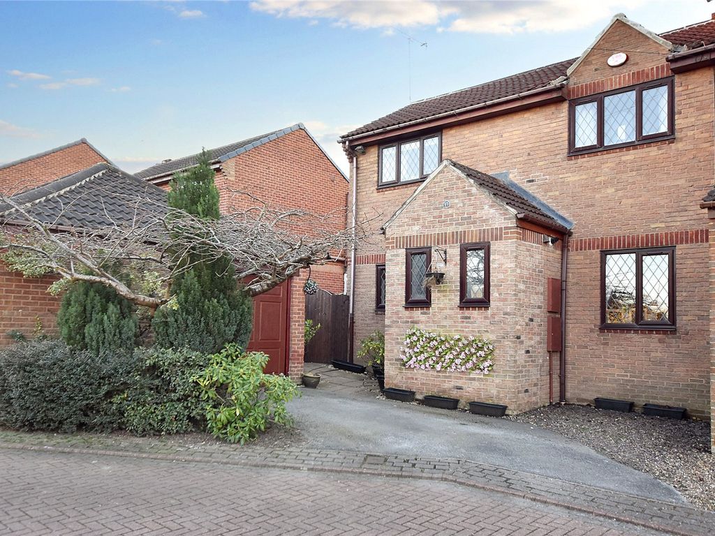 3 bed semidetached house for sale in Topcliffe Grove, Morley, Leeds
