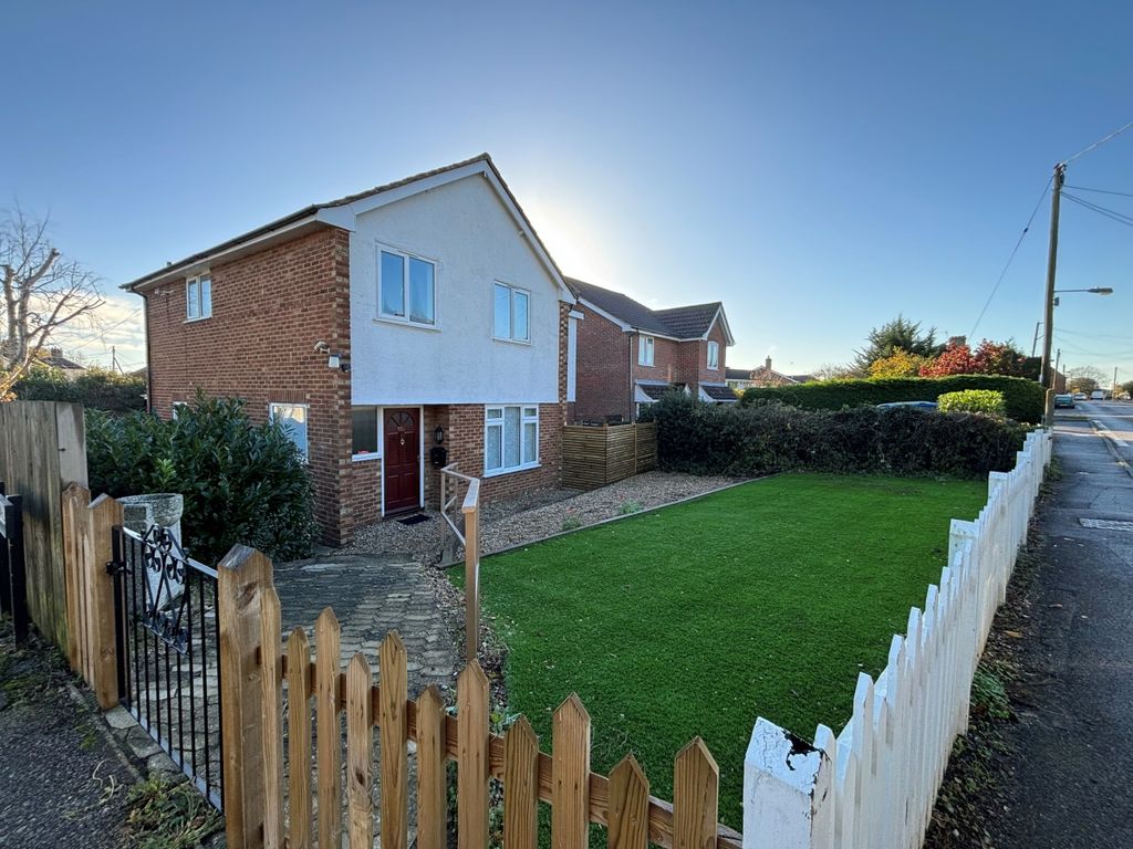 6 bed detached house to rent in Rough Common Road, Rough Common