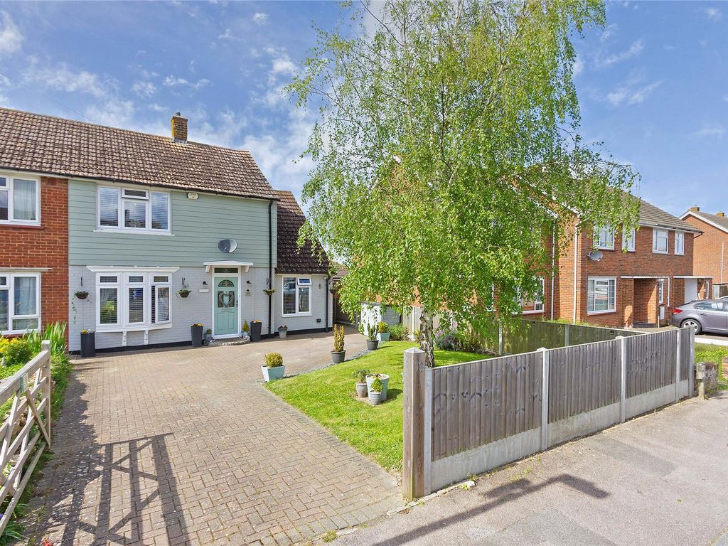 3 bed semidetached house for sale in Cherry Gardens, Teynham