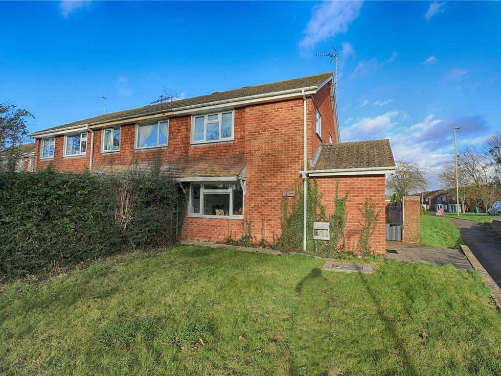 3 bed end terrace house for sale in Medoc Close, Wymans Brook