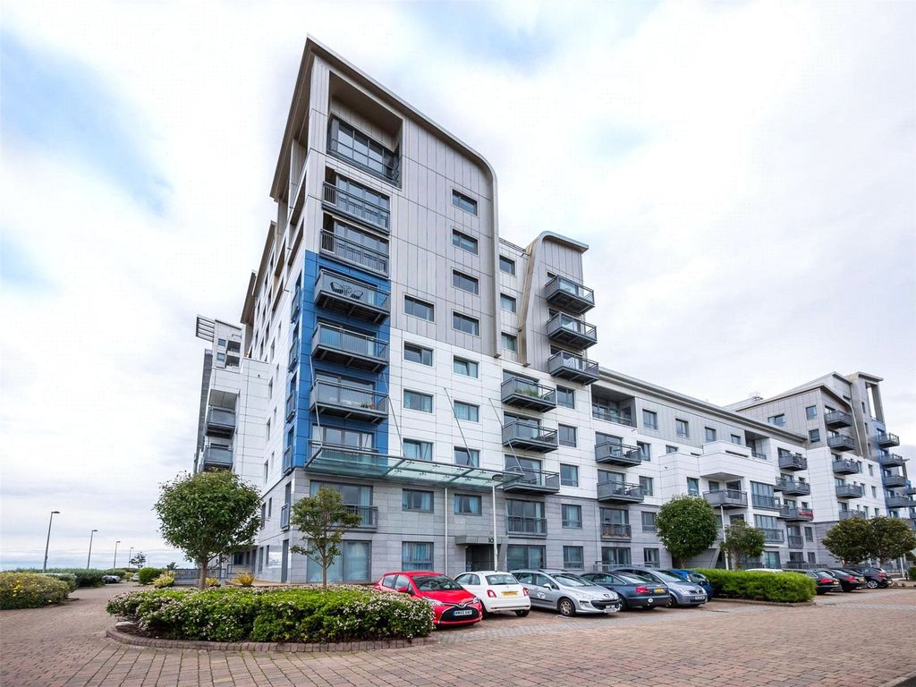 3 bed flat to rent in Western Harbour Terrace, Edinburgh, Midlothian