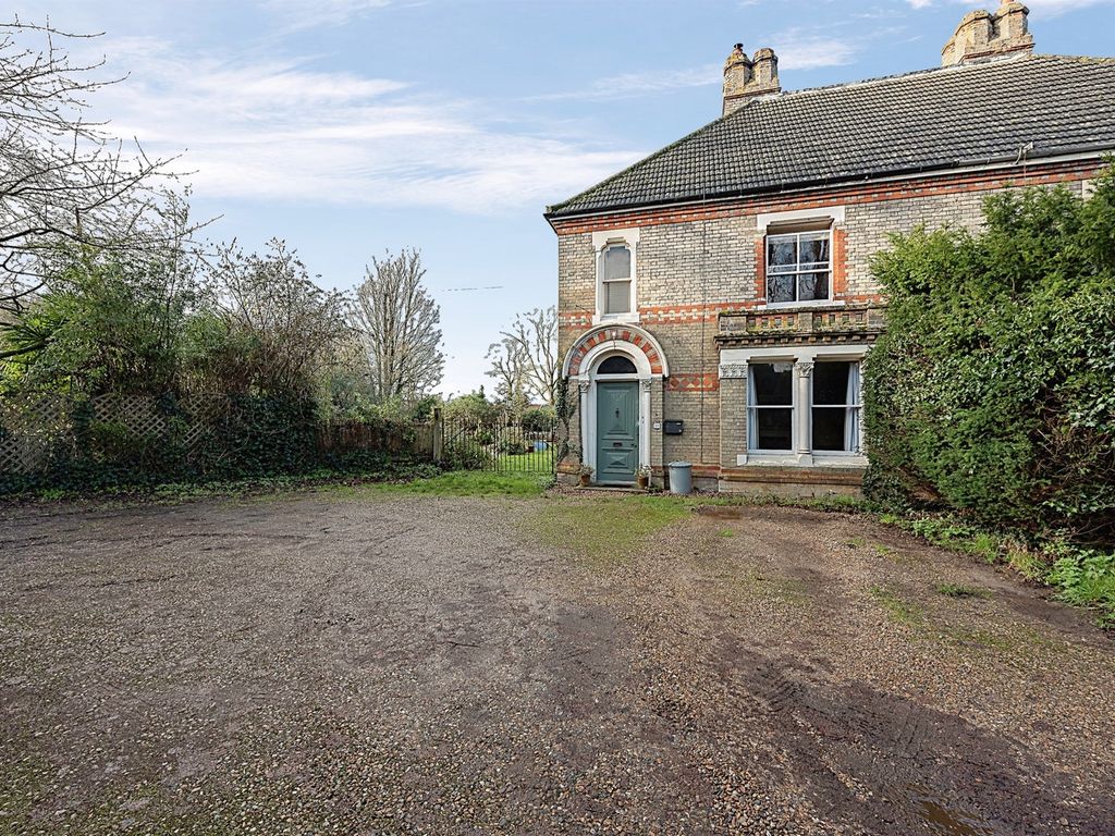 3 bed semidetached house for sale in Roydon Road, Roydon, Diss IP22
