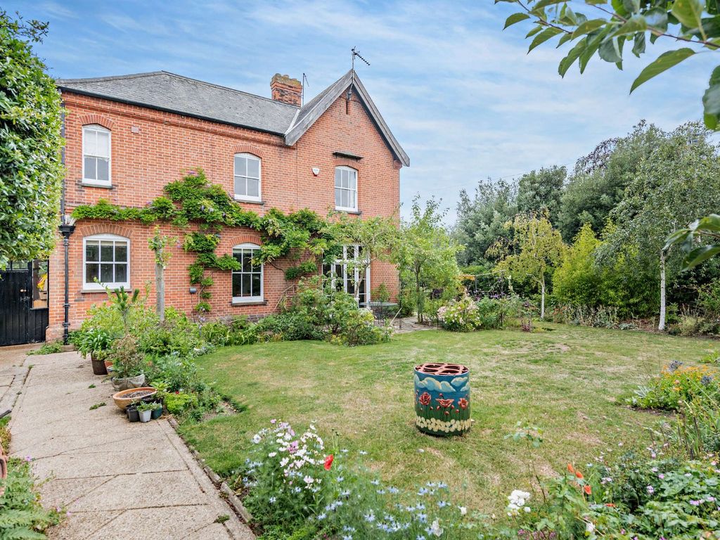 4 bed detached house for sale in Hill, Ipswich, Suffolk IP3, £