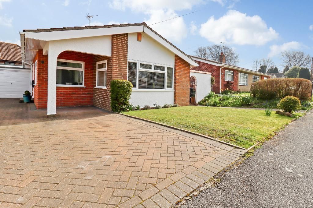 4 bed bungalow for sale in Bernards Gardens, Shepherdswell, Kent CT15