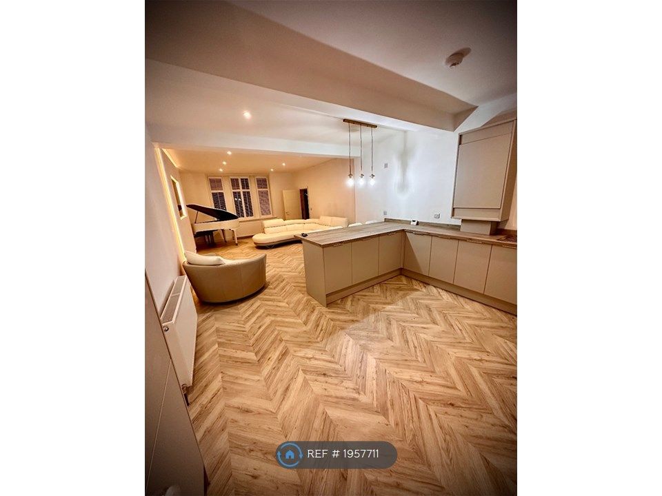 2 bed flat to rent in Roker, Sunderland SR6, £950 pcm Zoopla