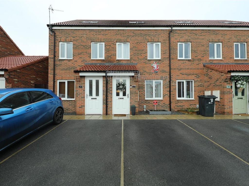 3 bed terraced house for sale in Bounty Drive, Kingswood, Hull HU7 Zoopla