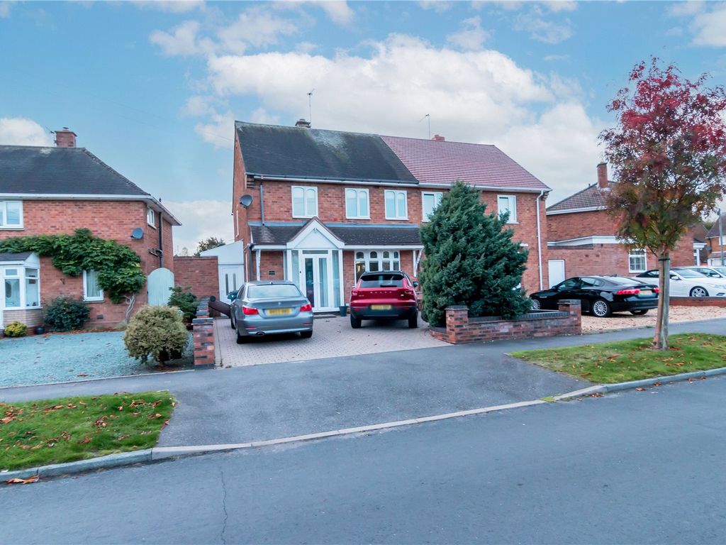 3 bed semidetached house for sale in Fordhouses, Wolverhampton, West