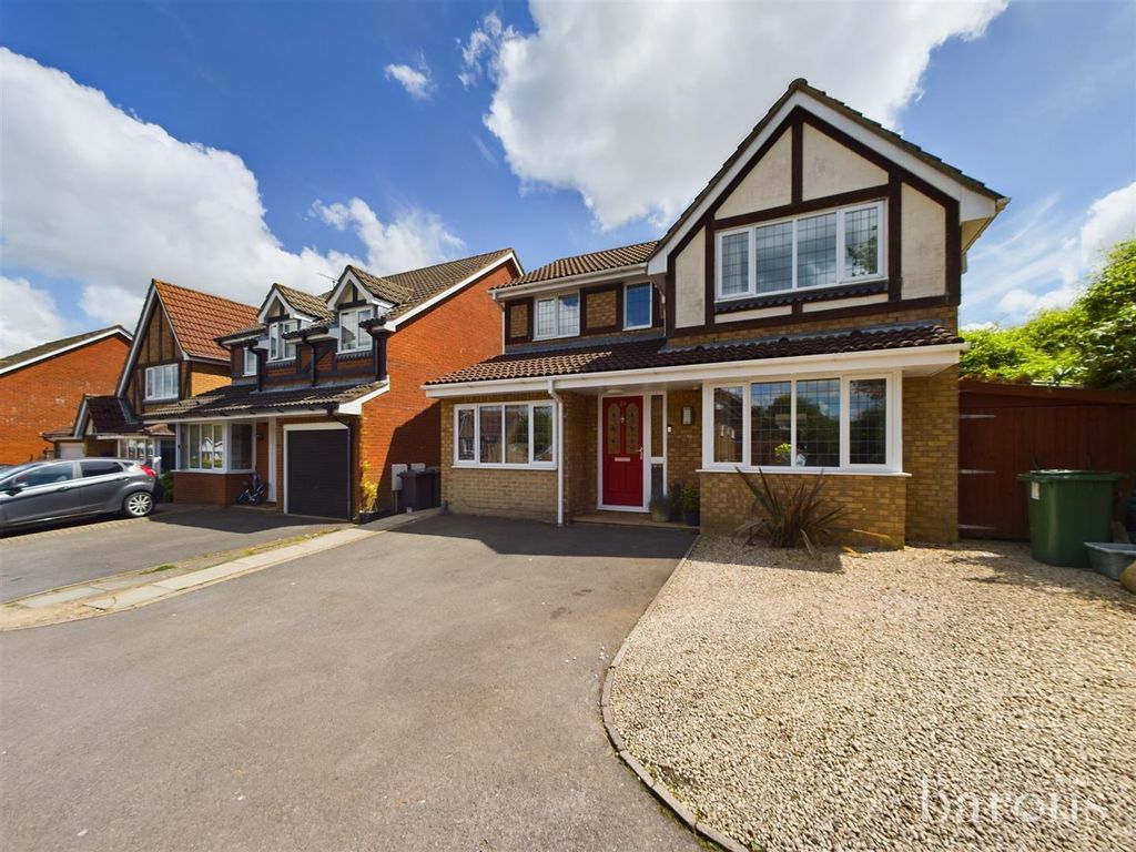 4 bed detached house for sale in The Crofts, Hatch Warren, Basingstoke