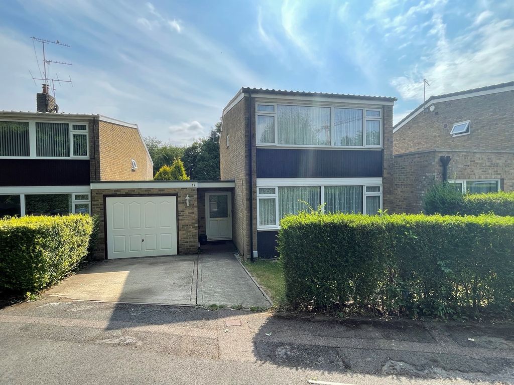 3 bed linkdetached house for sale in Thrush Avenue, Hatfield AL10 Zoopla