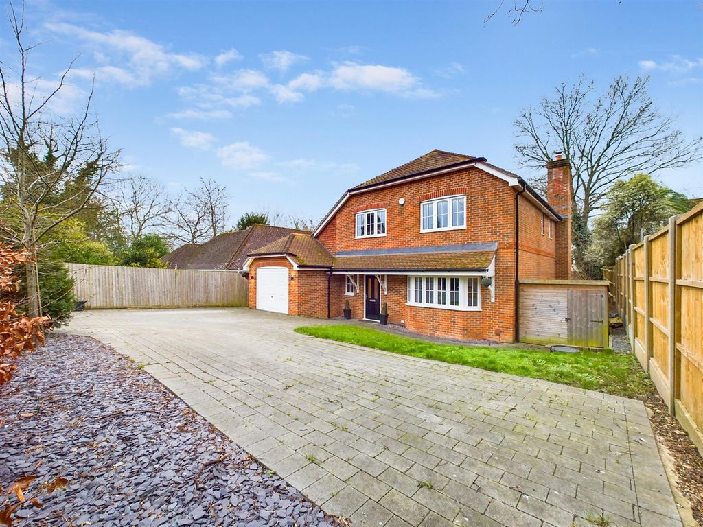 4 bed detached house for sale in Overdown Road, Tilehurst, Reading RG31