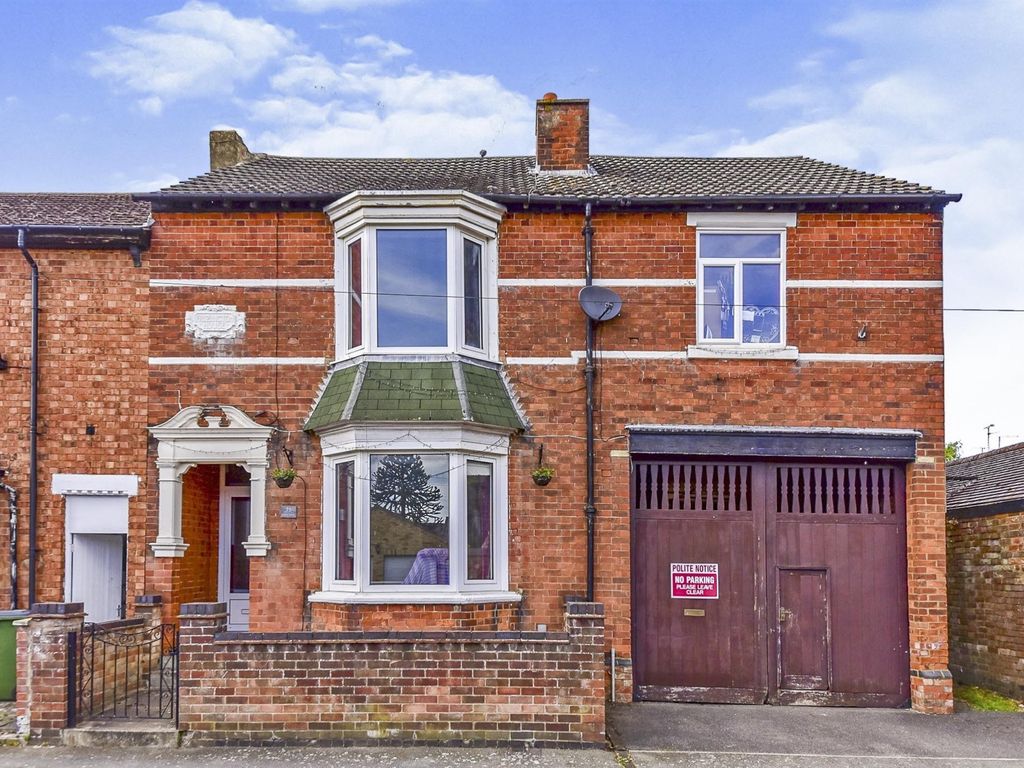 4 bed end terrace house for sale in Pollard Street, Kettering NN16 Zoopla