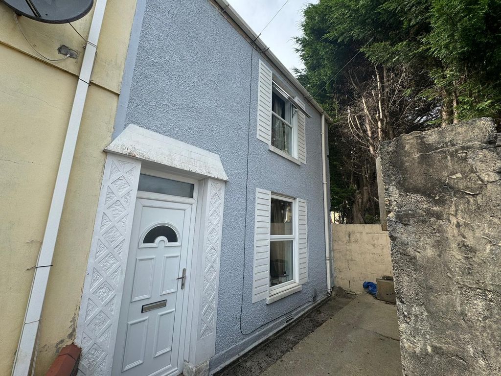 2 bed end terrace house for sale in Catherine Street, Swansea SA1, £