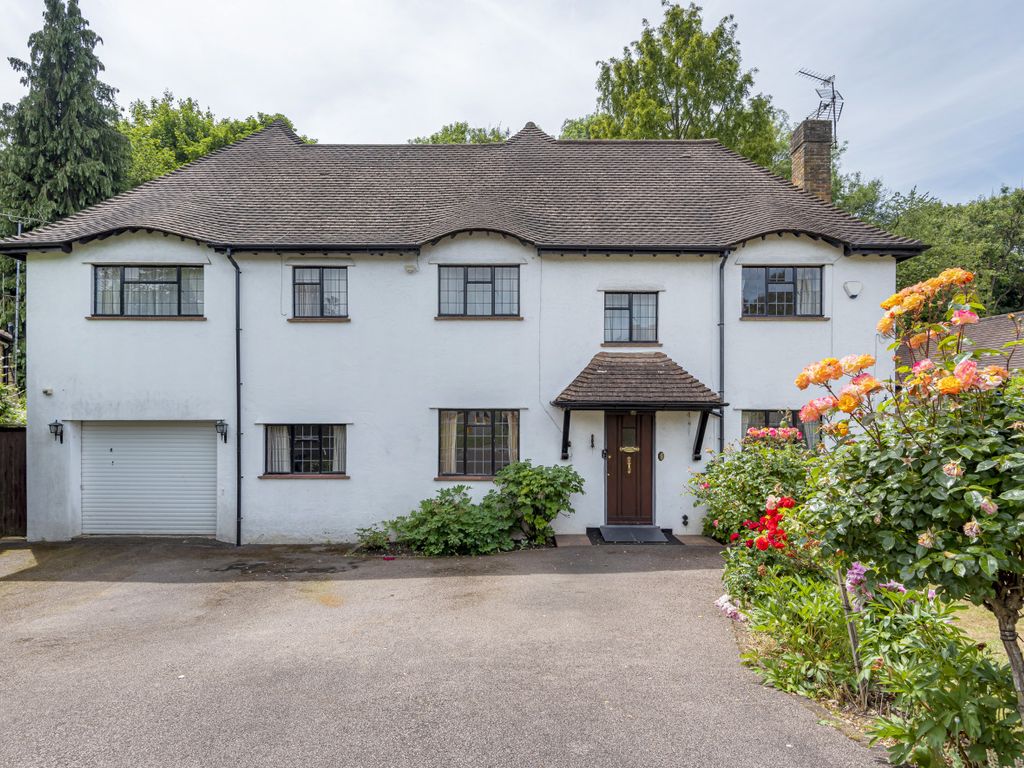 4 bed detached house for sale in Chestnut Avenue, Rickmansworth