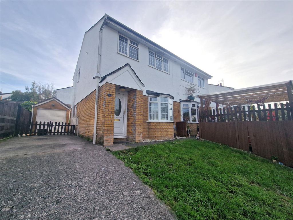 3 bed semidetached house for sale in Highfields, Brackla, Bridgend