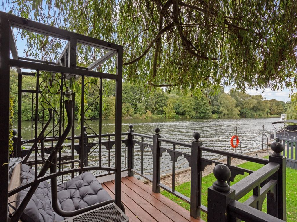 1 bed flat to rent in River Road, Willows Riverside Park, Windsor SL4