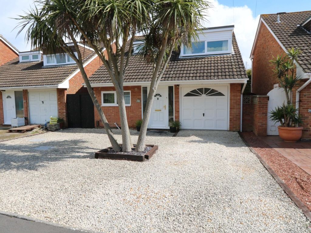 3 bed detached house for sale in Itchenor Road, Hayling Island PO11, £