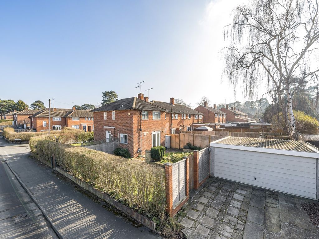 2 bed end terrace house for sale in St. Michaels Road, Woking GU21 Zoopla