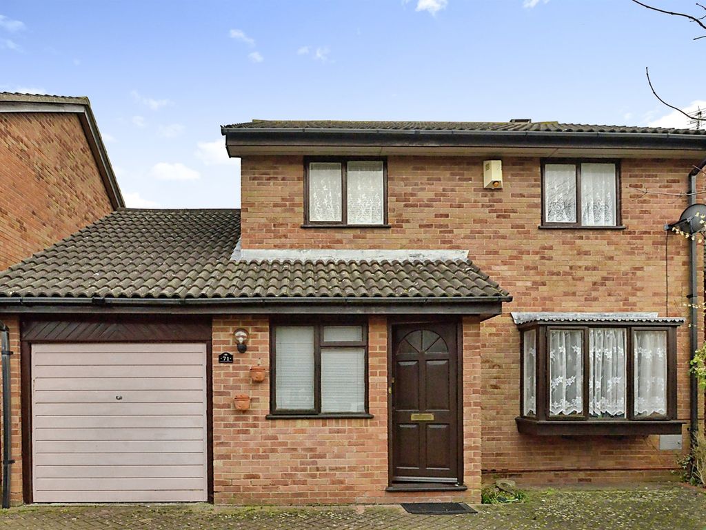 4 bed detached house for sale in Padstow Avenue, Fishermead, Milton