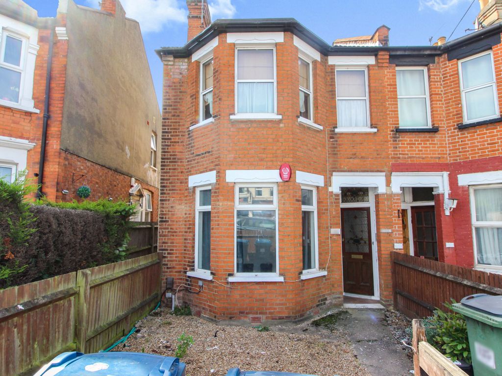 2 bed flat to rent in Pinner Road, North Harrow, Harrow HA1, £1,650 pcm