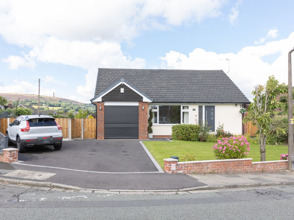 3 bed semidetached bungalow for sale in Vernon Road, Greenmount, Bury