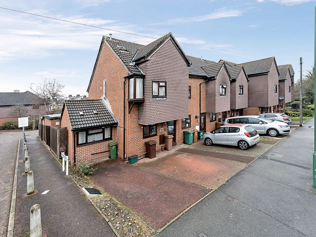 6 bed end terrace house for sale in Clarendon Road, Wallington SM6, £