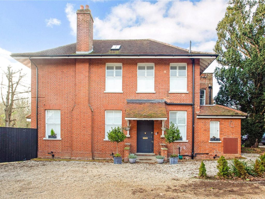 4 bed end terrace house for sale in Theydon Priory, Coopersale Lane