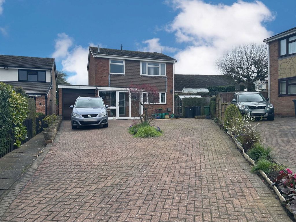 3 bed detached house for sale in Willow Close, Bedworth CV12, £250,000
