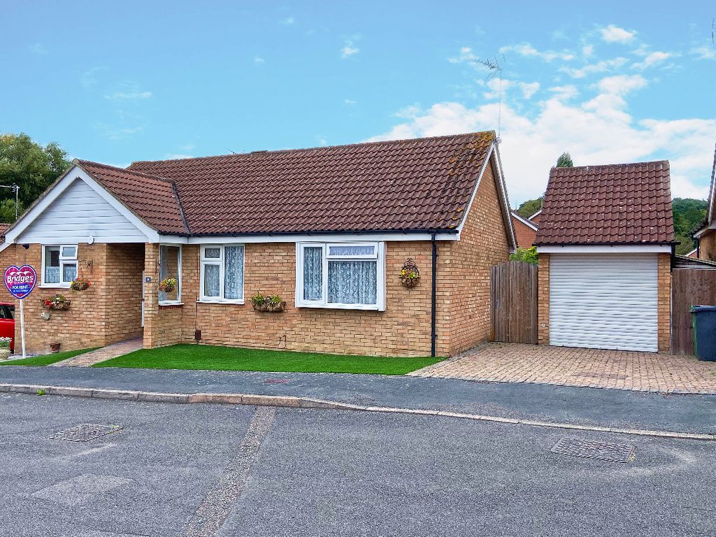 3 bed bungalow to rent in Osborne Close, Frimley, Camberley GU16 Zoopla