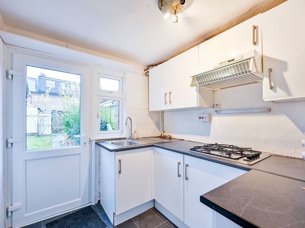 4 bed flat to rent in Ewell Road, Surbiton KT6, £2,800 pcm Zoopla