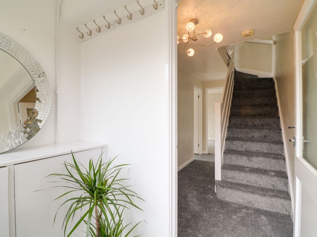 3 bed end terrace house for sale in Poplar Grove, London N11, £575,000