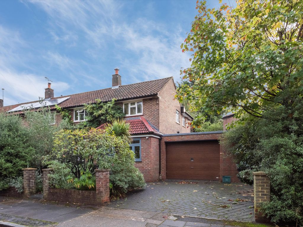 3 bed end terrace house for sale in Chester Road, London SW19, £