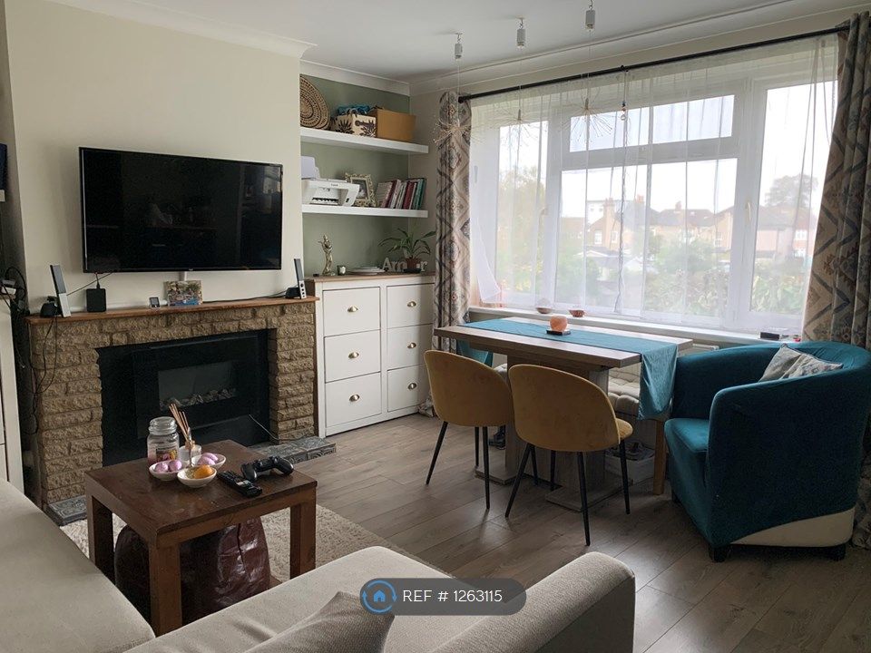 2 bed to rent in Burr Close, Bexleyheath DA7, £1,500 pcm