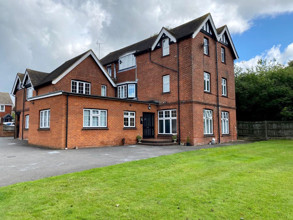 2 bed flat to rent in Upper Vicarage Road, Kennington, Ashford TN24, £