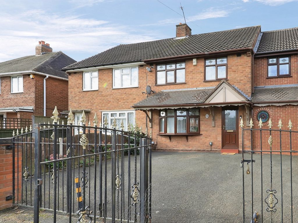 4 bed semidetached house for sale in Bridge Street, Coseley, Bilston