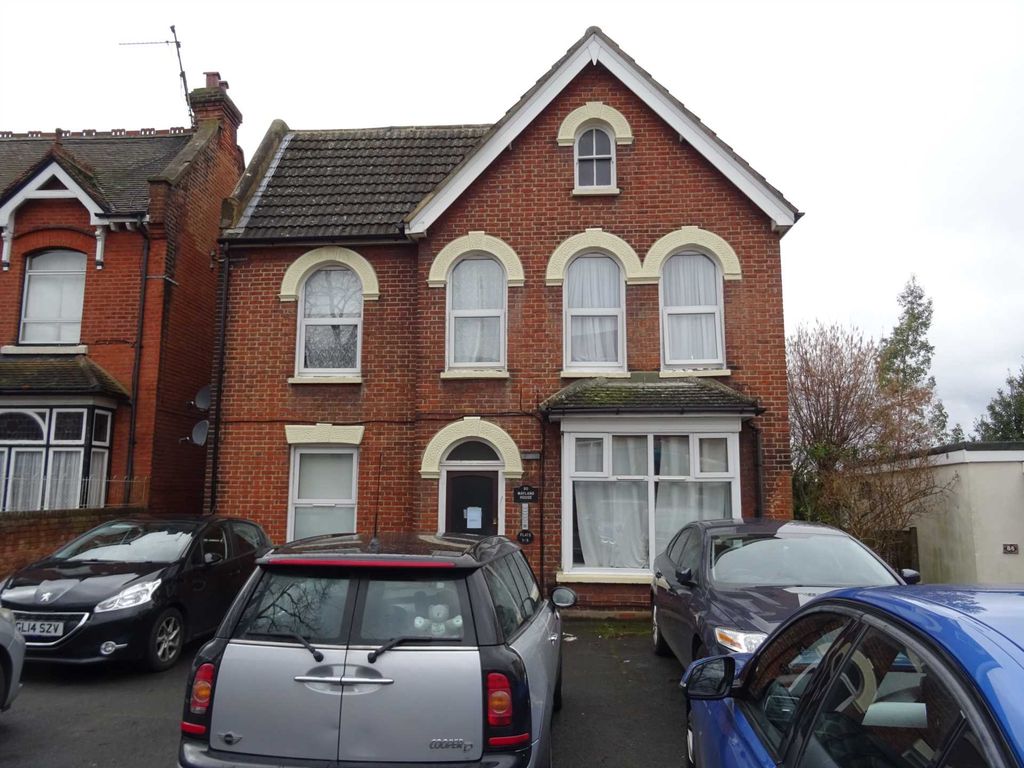 Studio to rent in Maidstone Road, Chatham ME4 Zoopla