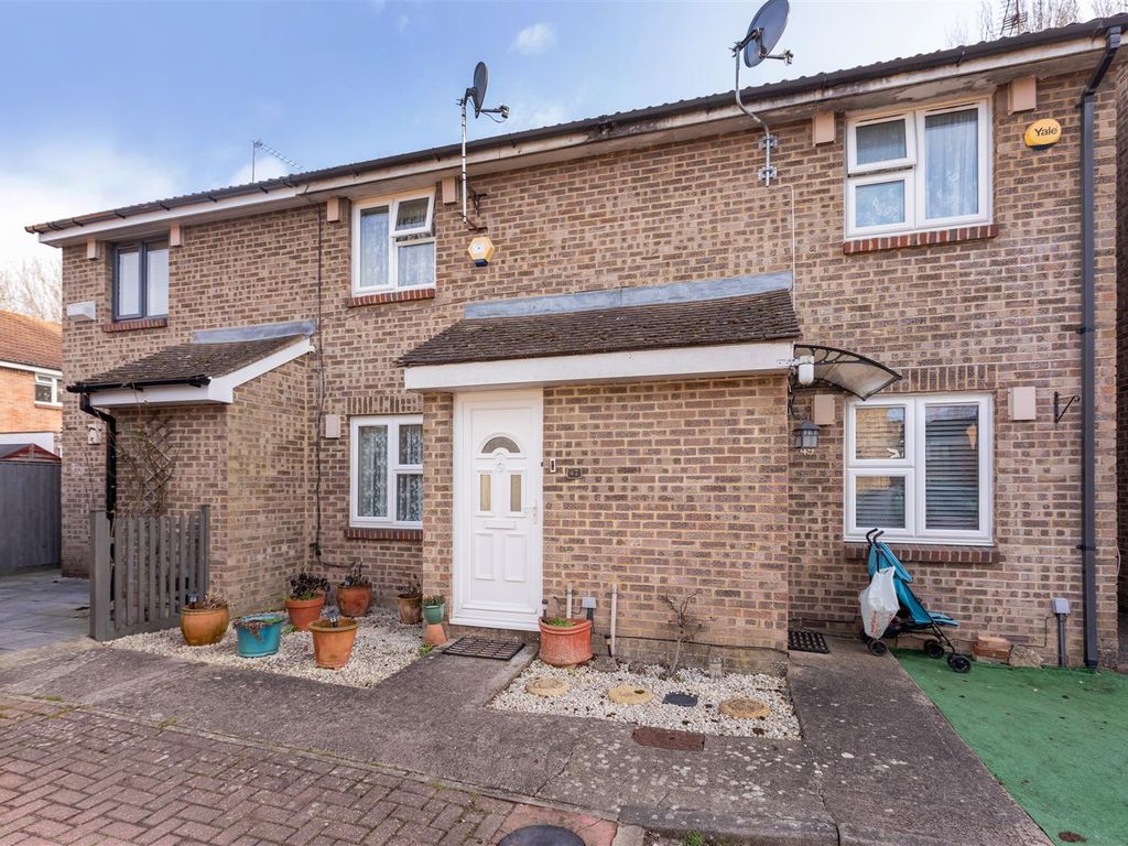 3 bed terraced house for sale in Frogmore Close, Cippenham, Slough SL1 Zoopla