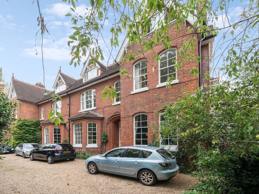 3 bed flat for sale in Vine Road, London SW13, £825,000 Zoopla