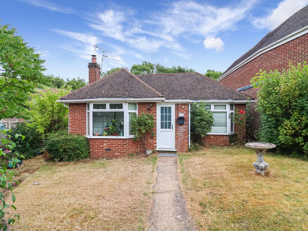3 Bed Bungalow For Sale In Abbots Rise Kings Langley WD4 Zoopla
