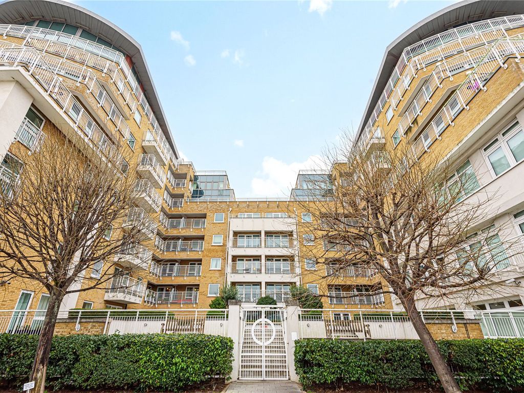 2 bed flat to rent in Oyster Wharf 18 Lombard Road, Battersea, London