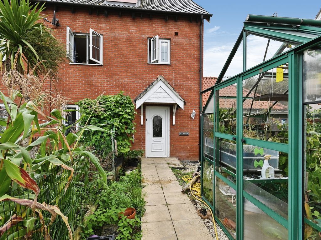 5 bed town house for sale in Old Ipswich Road, Yaxley, Eye IP23, £