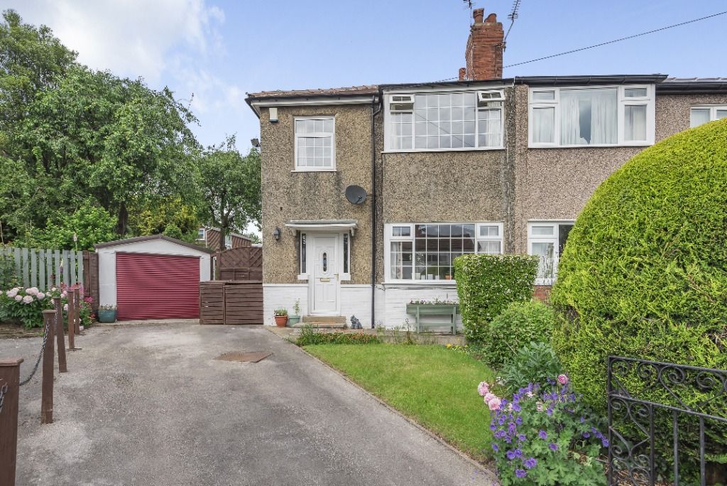 3 bed semidetached house for sale in Henconner Crescent, Chapel