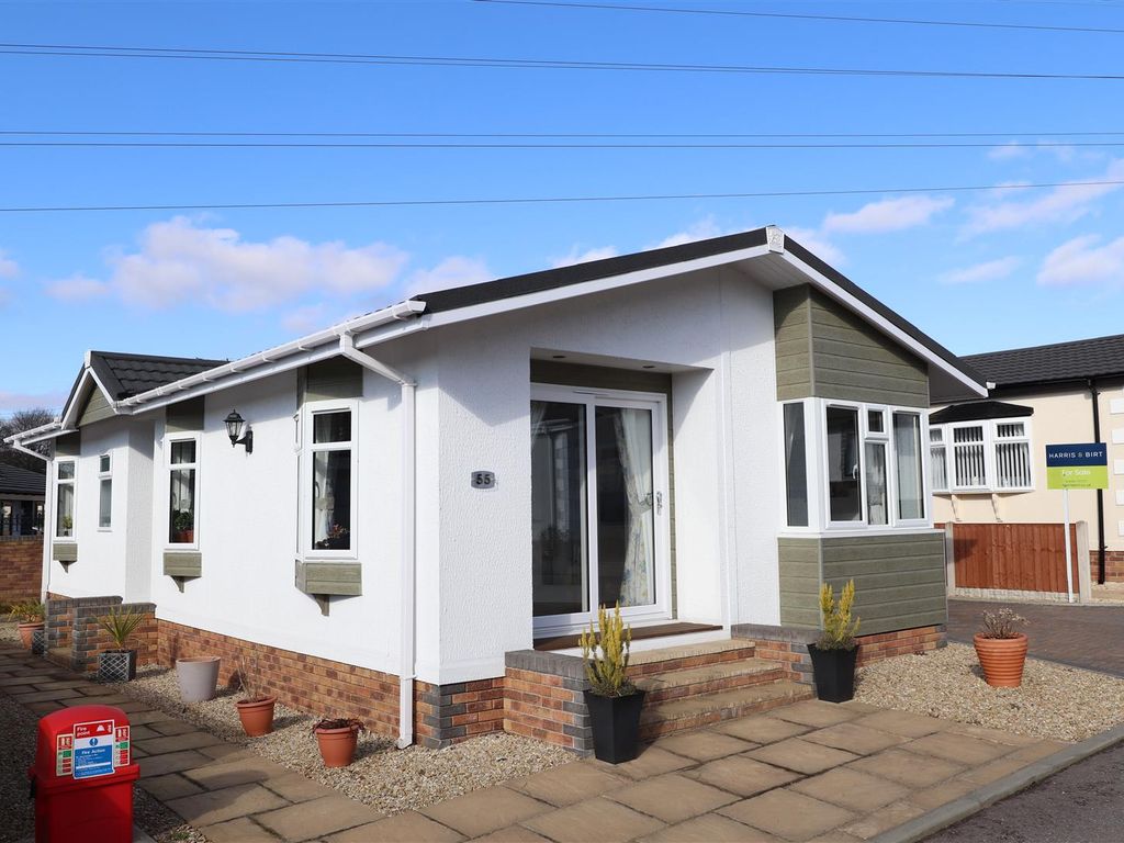 2 bed mobile/park home for sale in Pont Pentre Caravan Park, Upper Boat