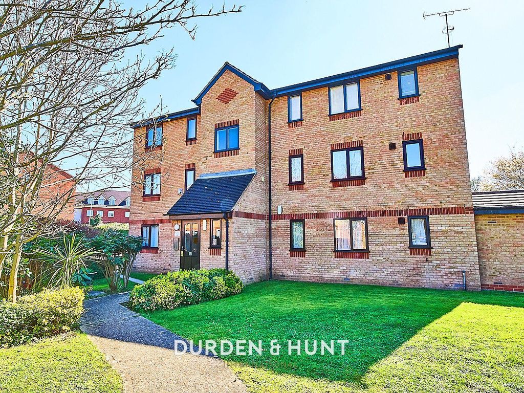 1 bed flat for sale in Latimer Drive, Hornchurch RM12 Zoopla