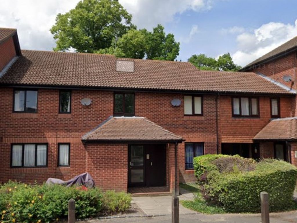 1 bed flat for sale in Worcester Drive, Didcot OX11, £150,000 Zoopla