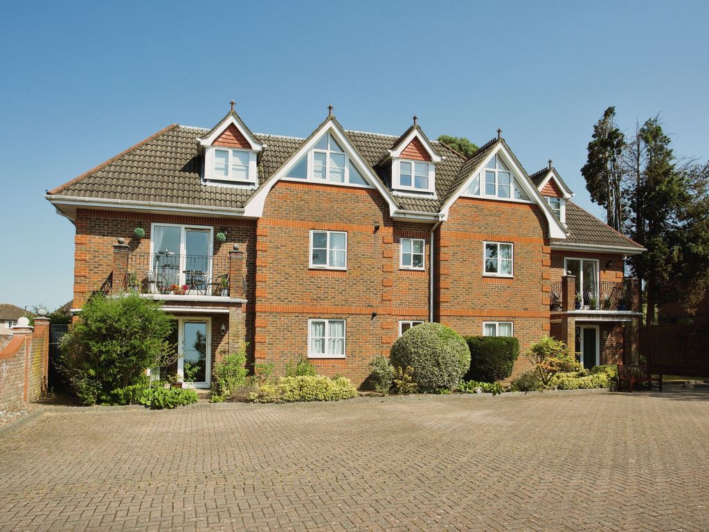 2 bed flat for sale in Winchester Road, Chandler's Ford, Eastleigh