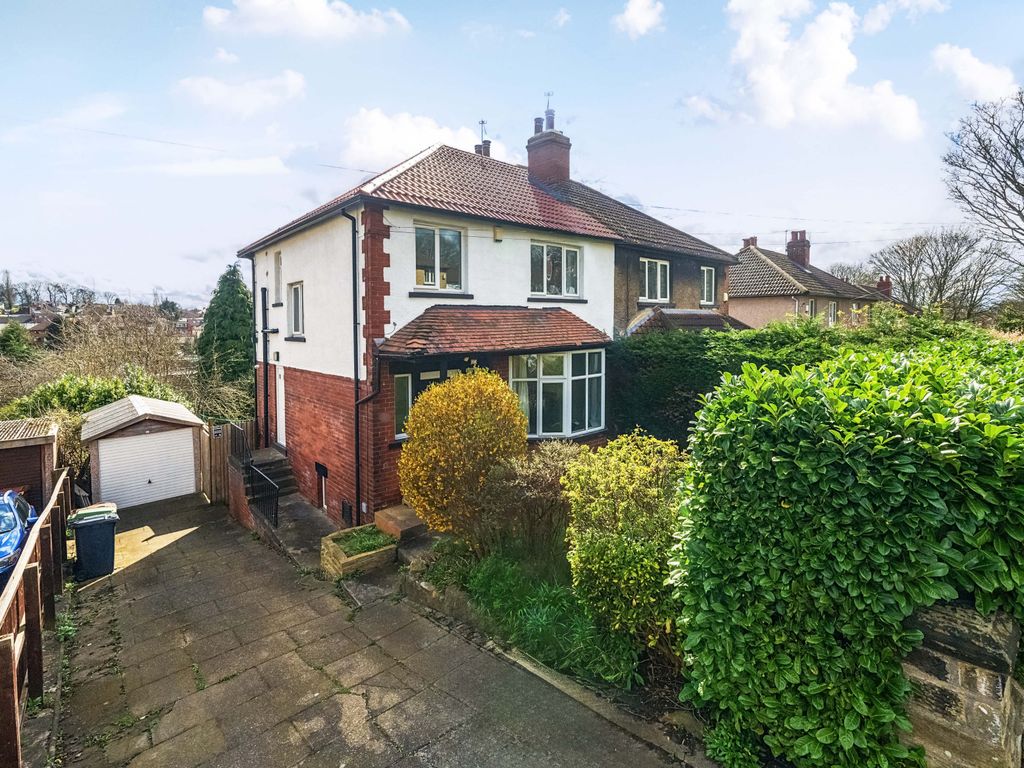 3 bed semidetached house for sale in Well House Avenue, Roundhay