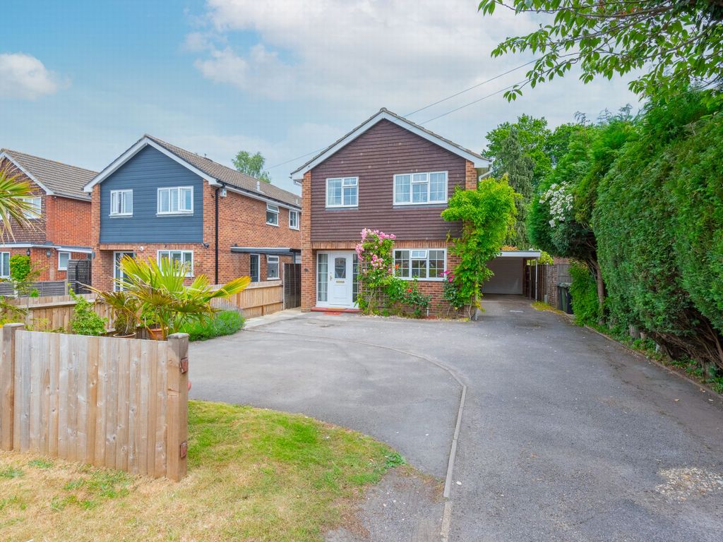 4 bed detached house for sale in Mytchett Road, Mytchett GU16 Zoopla